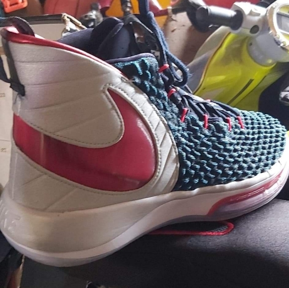 Nike basketball shoes size 12 - Picture 3 of 3